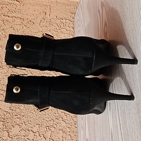 Nine West black suede pointed ankle booties size: 12 - Picture 8 of 17